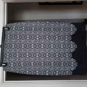 Like new black and white skirt